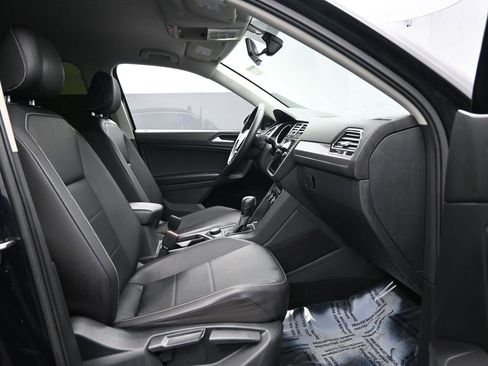 Used 2021 Volkswagen Tiguan S image 32