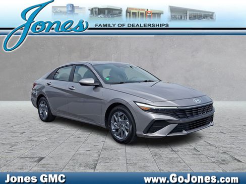 Used 2024 Hyundai Elantra SEL FWD image 1