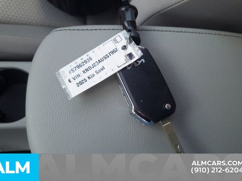 Used 2025 Kia Soul LX w/ LX Technology Package FWD image 34