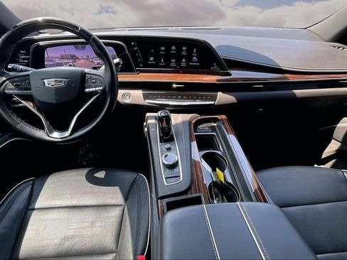 Used 2023 Cadillac Escalade Premium Luxury RWD image 7