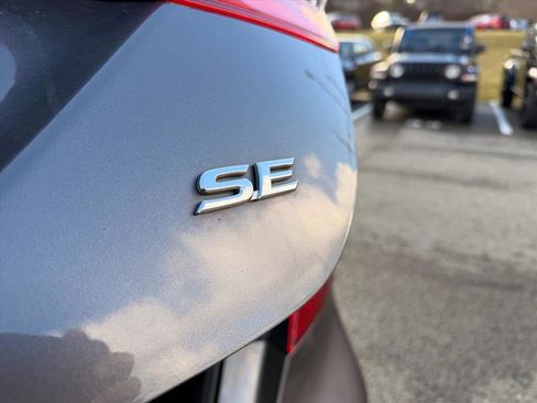 Used 2020 Toyota Camry SE image 22