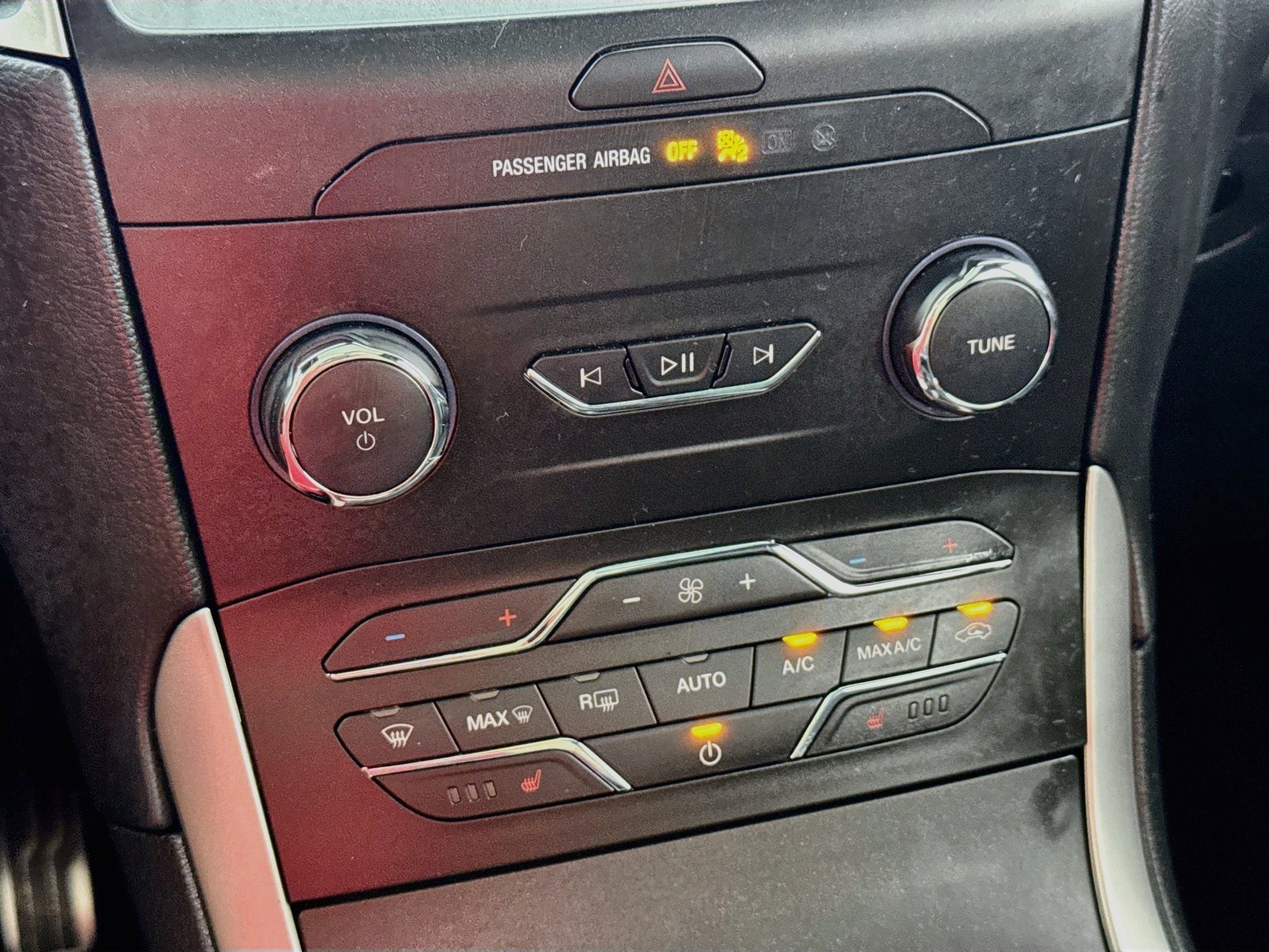 Used 2020 Ford Edge ST-Line w/ Cold Weather Package AWD/4WD image 19