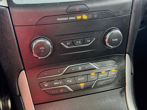 Used 2020 Ford Edge ST-Line w/ Cold Weather Package AWD/4WD image 19