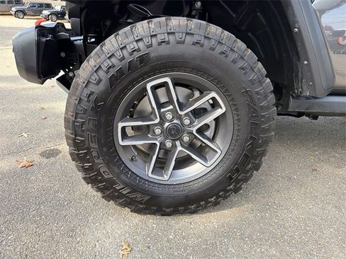 Used 2024 Jeep Gladiator Mojave w/ Convenience Group image 11