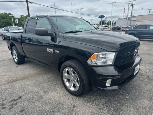 Used 2014 RAM 1500 Express RWD image 3