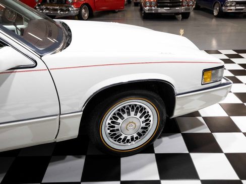 Used 1990 Cadillac De Ville Coupe image 16