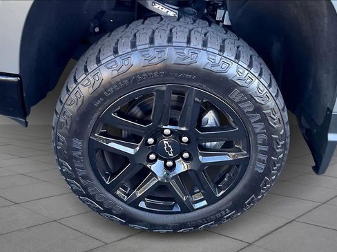 Used 2023 Chevrolet Silverado 1500 LT Trail Boss w/ LT Trail Boss Premium Package image 9