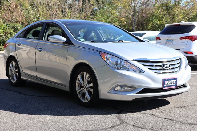 Used 2012 Hyundai Sonata Limited w/ Navigation Pkg FWD image 3