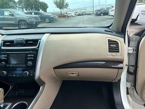 Used 2015 Nissan Altima 2.5 SL w/ Moonroof Package FWD image 13