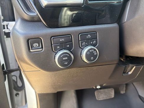 Used 2024 GMC Sierra 1500 SLE image 31