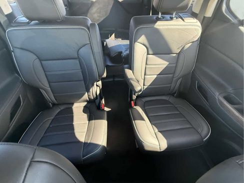 Used 2021 GMC Acadia Denali w/ Denali Ultimate Package image 12