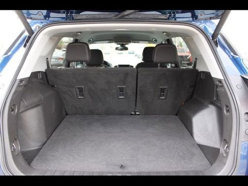 Used 2022 GMC Terrain SLE w/ Driver Convenience Package FWD image 10