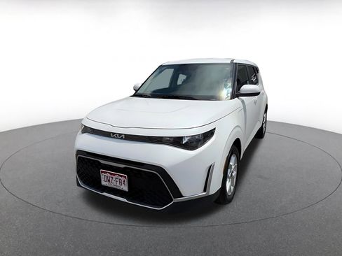 Used 2025 Kia Soul LX w/ LX Technology Package FWD image 7