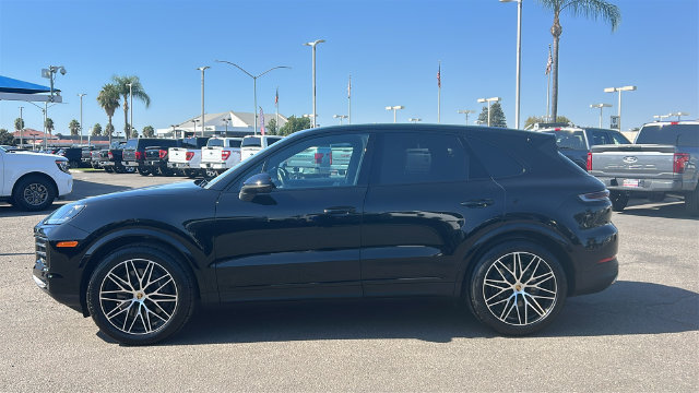 Used 2024 Porsche Cayenne AWD/4WD image 7