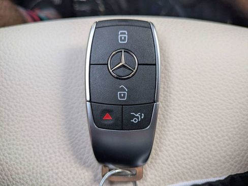 Used 2025 Mercedes-Benz GLB 250 image 34