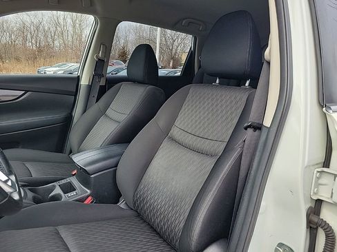 Used 2019 Nissan Rogue SV image 12