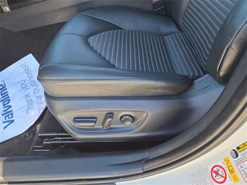 Used 2018 Toyota Camry SE image 23