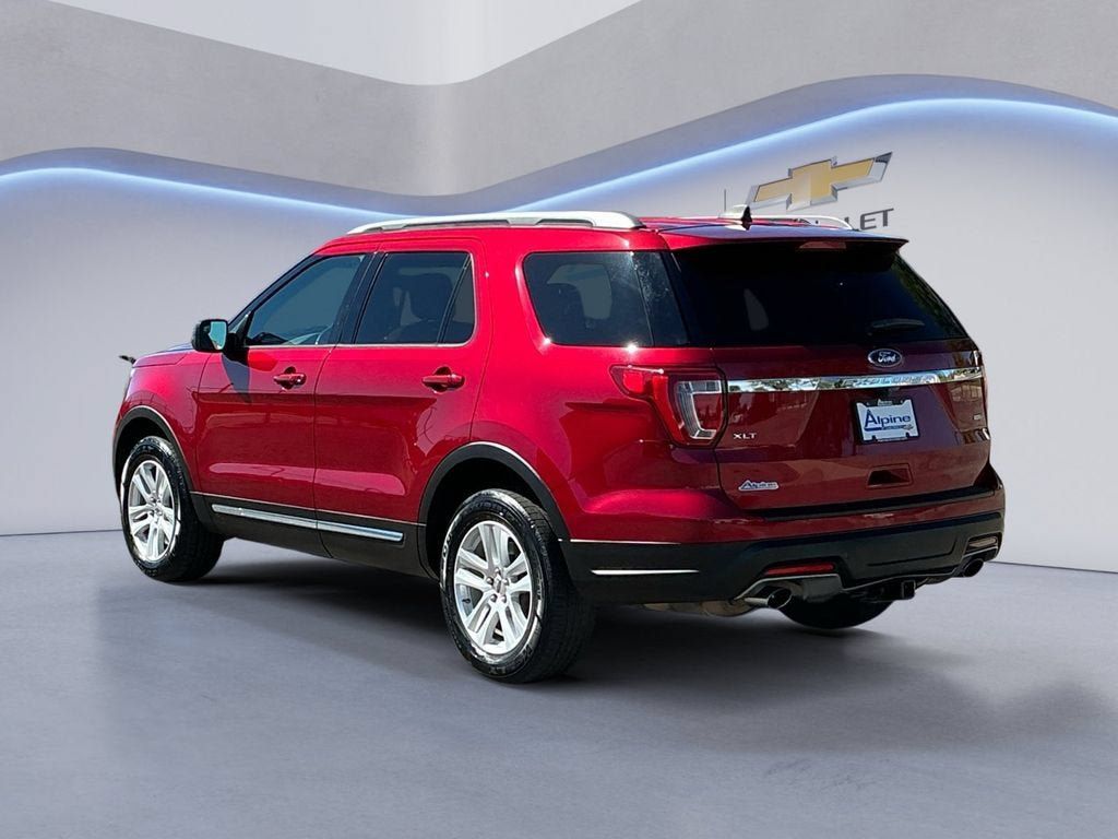 Used 2018 Ford Explorer XLT AWD/4WD image 3