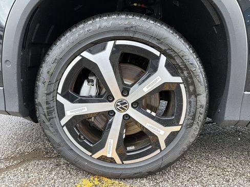 New 2026 Volkswagen Tiguan SE AWD/4WD image 11