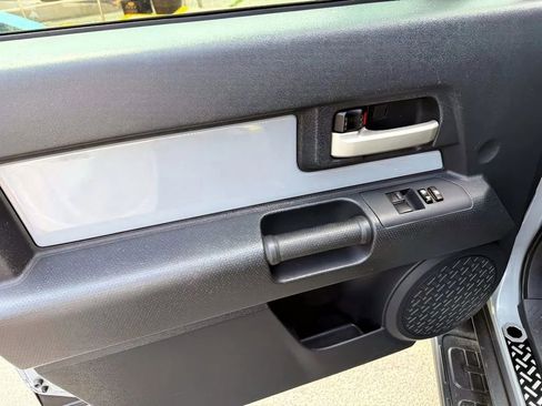 Used 2013 Toyota FJ Cruiser 4WD image 10