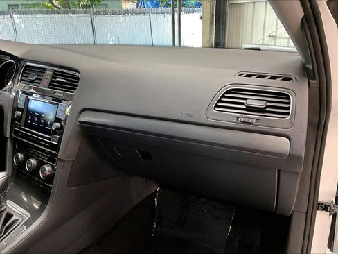 Used 2021 Volkswagen Golf 4-Door FWD image 17
