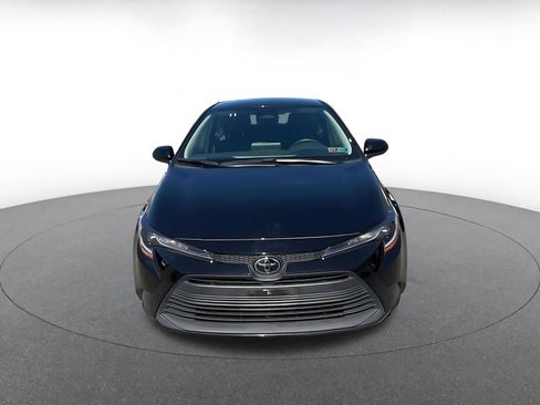 Used 2025 Toyota Corolla LE image 5