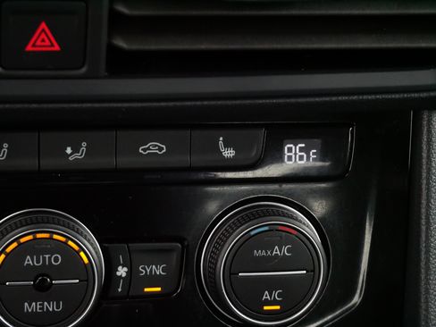Used 2024 Volkswagen Jetta SE FWD image 29