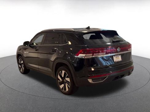 Used 2025 Volkswagen Atlas Cross Sport SE image 12