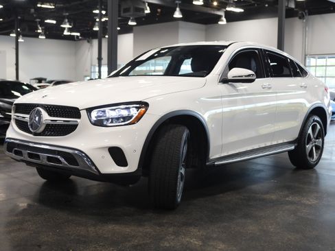 Used 2023 Mercedes-Benz GLC 300 4MATIC Coupe image 3