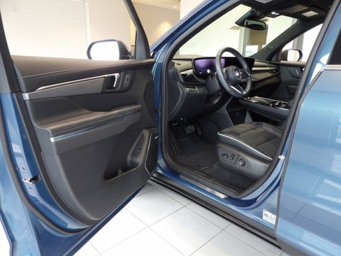 Used 2025 Buick Enclave Preferred image 7