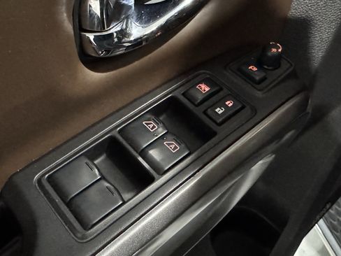 Used 2017 Nissan Titan Platinum Reserve image 24