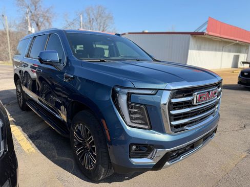 Used 2025 GMC Yukon XL Elevation image 3
