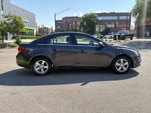 Used 2016 Chevrolet Cruze LT FWD image 8