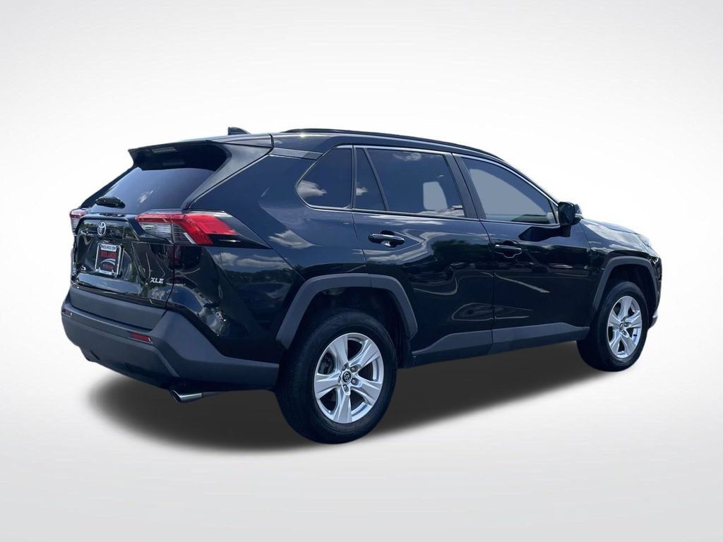 Used 2021 Toyota RAV4 XLE FWD image 7