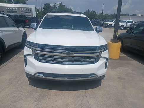 Used 2023 Chevrolet Suburban Premier AWD/4WD image 2