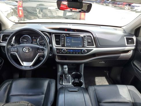 Used 2017 Toyota Highlander SE image 13