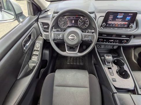 Used 2024 Nissan Rogue SV image 17