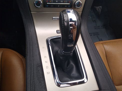 Used 2010 Lincoln MKT AWD image 24