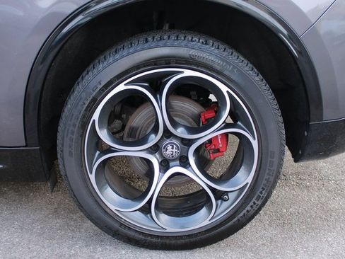 Used 2024 Alfa Romeo Stelvio Veloce image 38