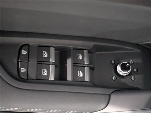 New 2025 Audi Q5 e Premium Plus image 18