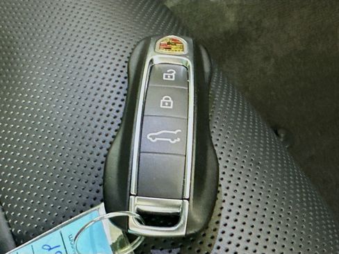 Used 2025 Porsche Cayenne E-Hybrid AWD/4WD image 49