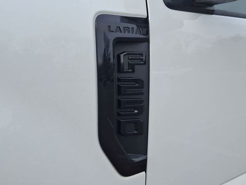 Used 2022 Ford F250 Lariat w/ Black Appearance Package image 28