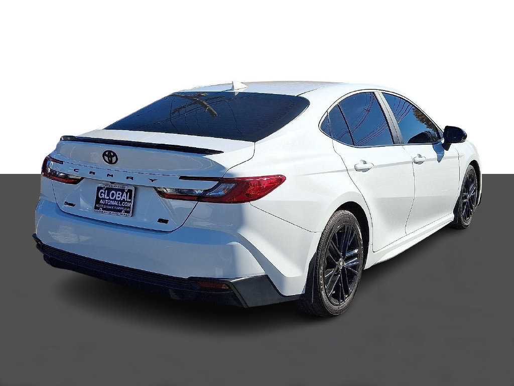 Used 2025 Toyota Camry SE FWD image 7