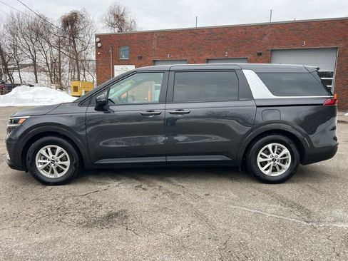 Certified 2024 Kia Carnival LX image 2