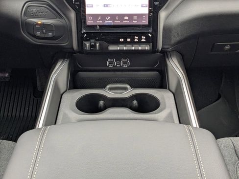 New 2026 RAM 2500 Big Horn AWD/4WD image 19