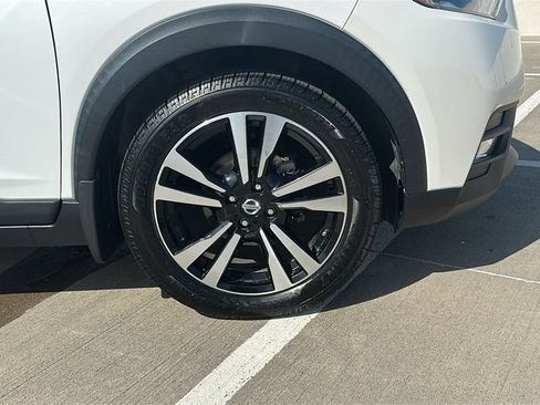 Used 2018 Nissan Kicks SV FWD image 16