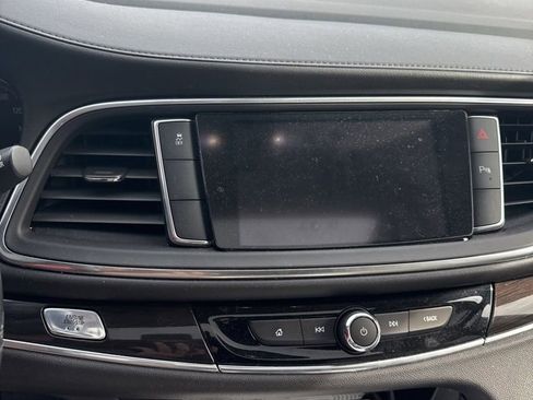 Used 2019 Buick Enclave Essence image 10