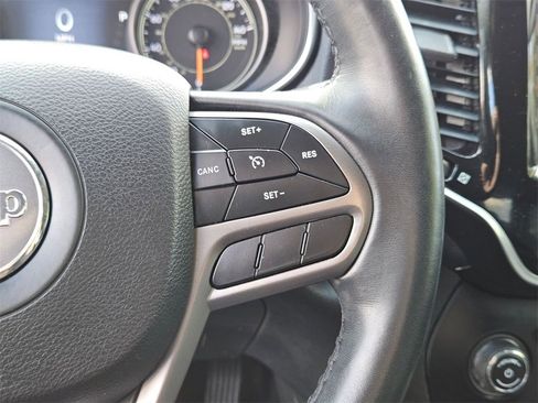 Used 2019 Jeep Cherokee Limited image 21