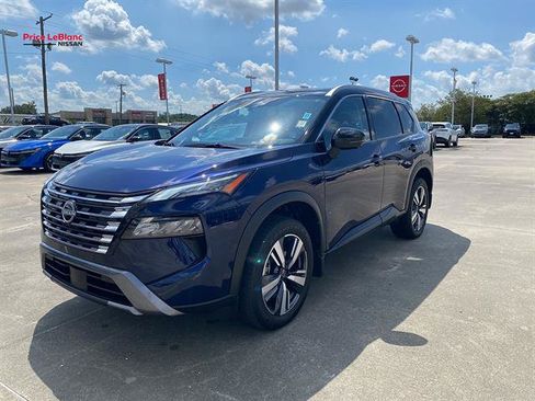 Used 2025 Nissan Rogue SL w/ Tech Package AWD/4WD image 3