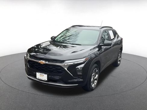 Used 2025 Chevrolet Trax LT image 4